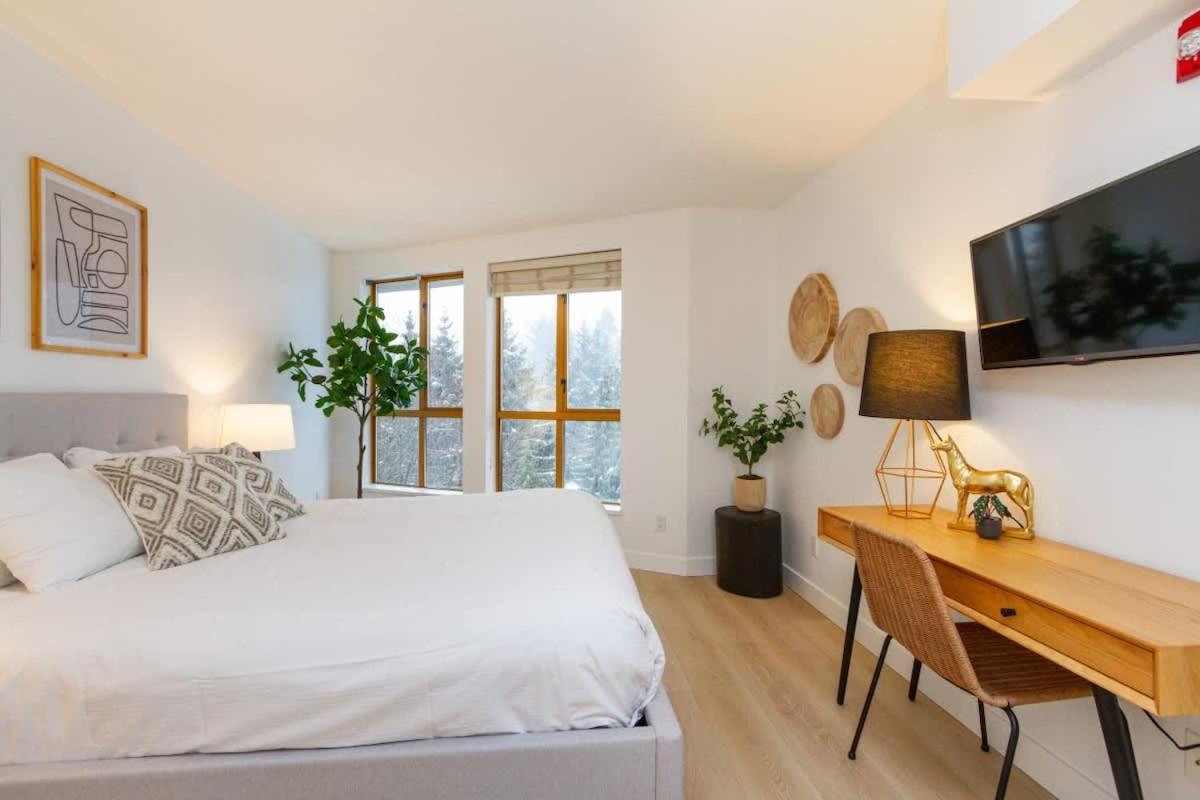 Renovated 1Bed-1Bath In Village With Pool, Hot Tub, And Sauna 惠斯勒 外观 照片
