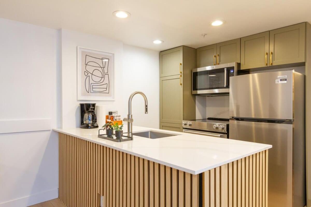 Renovated 1Bed-1Bath In Village With Pool, Hot Tub, And Sauna 惠斯勒 外观 照片